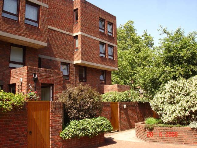 Safe Area.. Peaceful Home. Large Own Double Room Main Photo