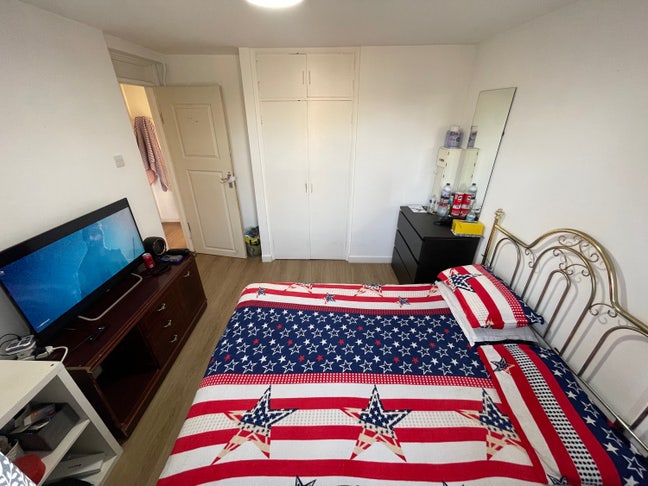 Double Room Available fot single Girl or couple Main Photo