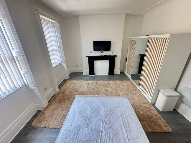 Beautiful Large Room in Georgian Quarter Main Photo