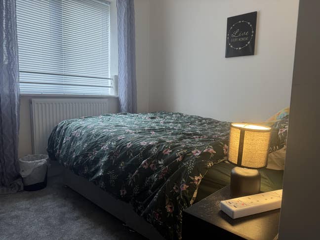 Room for rent in a 3 bedroom house  Main Photo