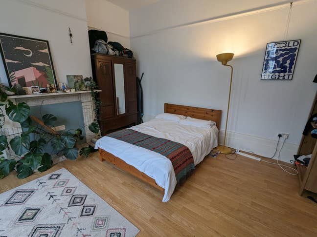 Large double room in Victorian house in Hackney Main Photo