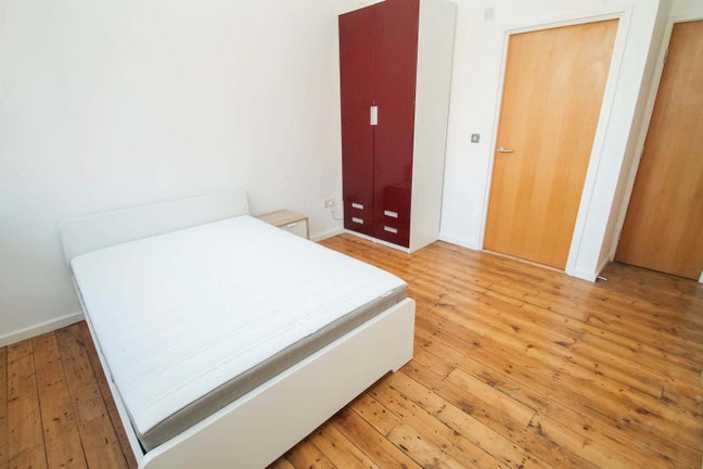 Double En-Suite Room – LS2 7Na Main Photo