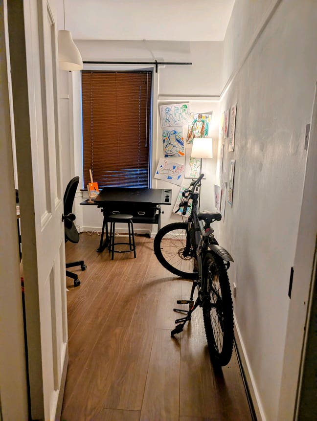 Double Room in quiet East End Area next to park! Main Photo