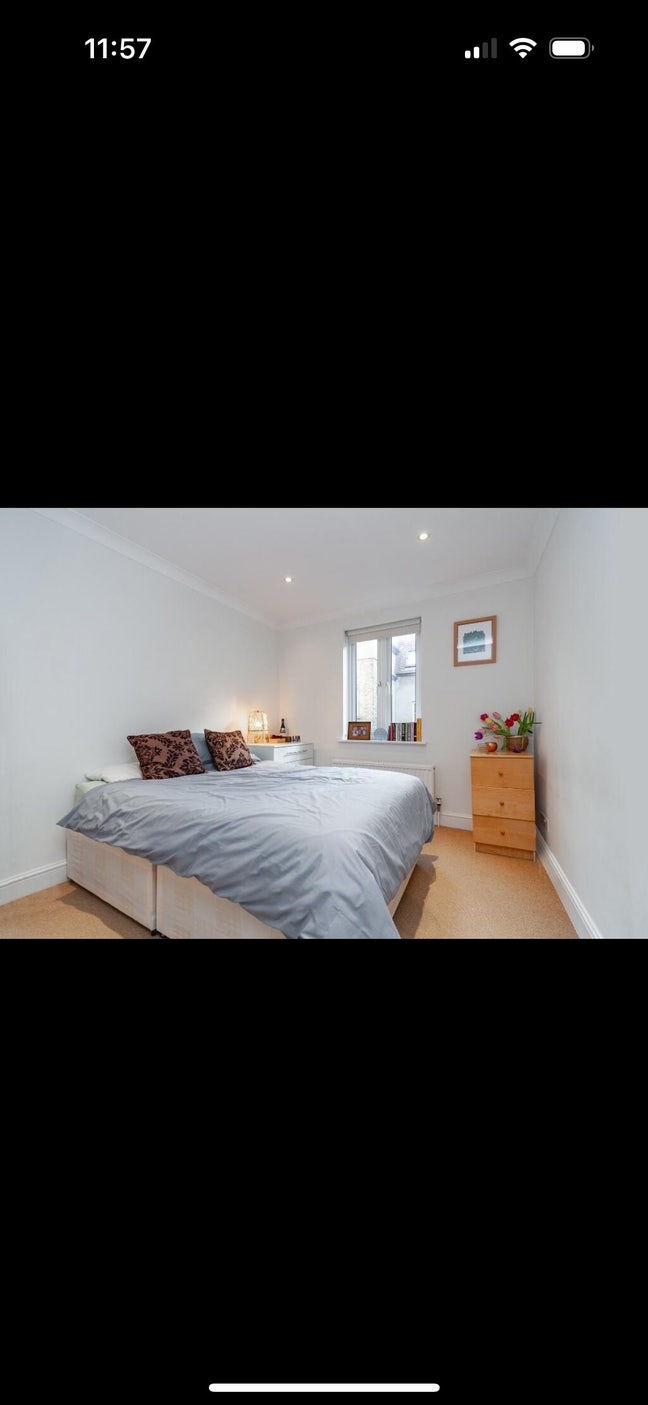 Double room with own bathroom in West Hampstead!  Main Photo