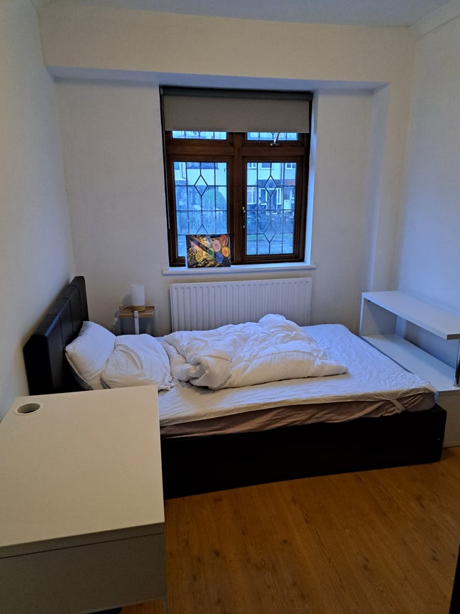 Furnished double  room in E4 Main Photo