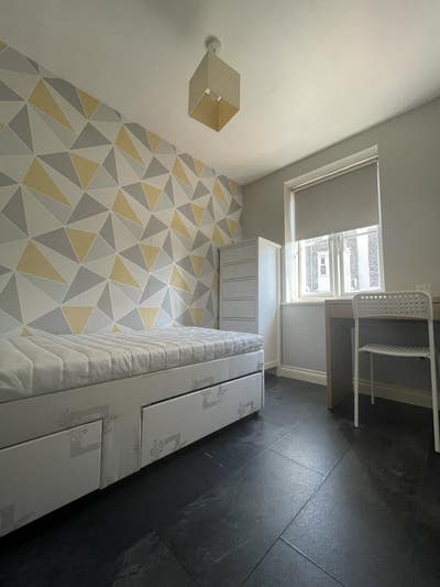 Single room to rent in a 5 bed house Main Photo