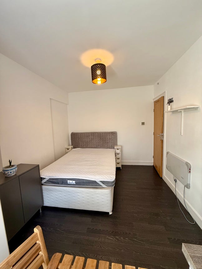 Studio Flat (Self-contained studio flat) Main Photo