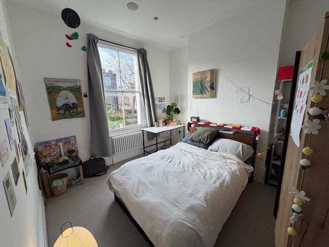 Subletting spacious bright room in hackney :) Main Photo