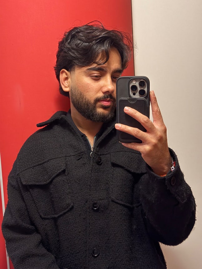 Professional seeks a single or double room Main Photo