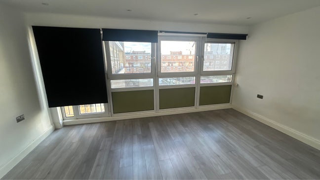 Spacious Double room available NOW Main Photo