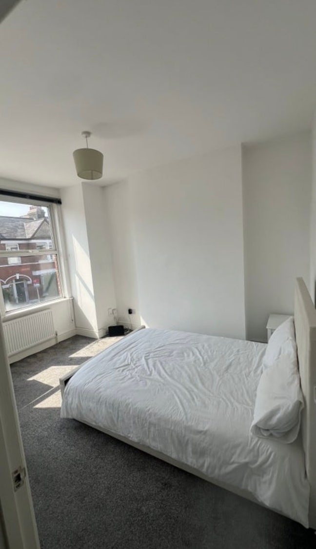 Double room available to rent in Earlsfield Main Photo
