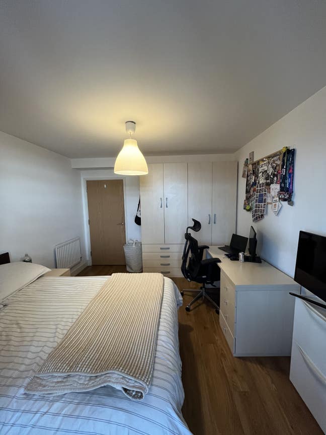 Large En-Suite Double w/ Balcony  Main Photo