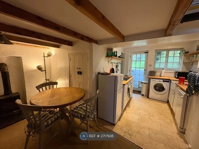 Spacious bright double room in cozy house-share  Main Photo