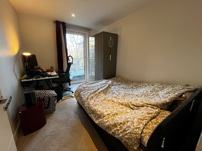 Spacious room in a 2BHK with balcony Main Photo