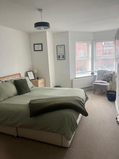 Large spacious double room with ensuite Main Photo