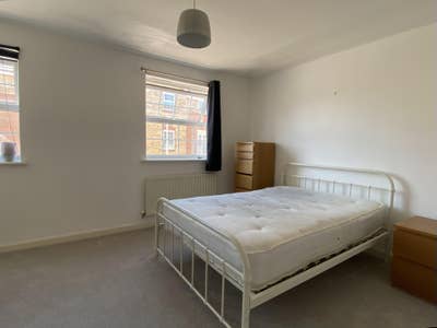 Fab Rooms in Great house nr Marks Farm/Tesco/A120 Main Photo