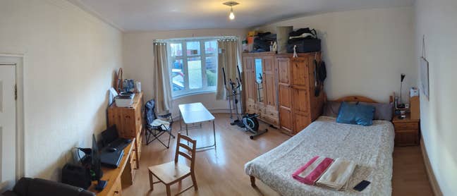 Spacious room for a couple at £1,025 per month Main Photo