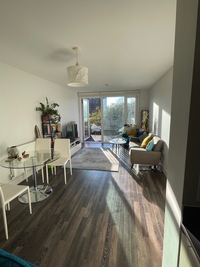 Modern 1 bed flat on newly built development  Main Photo