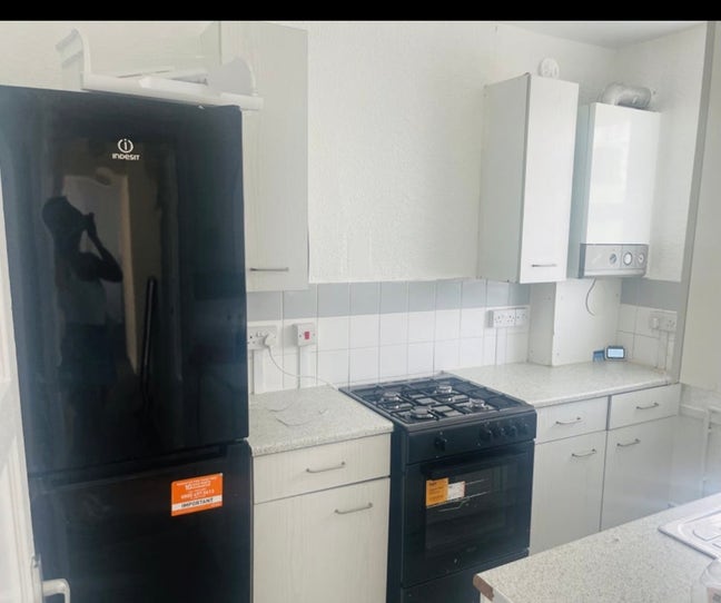 Double room available in friendly flat  Main Photo