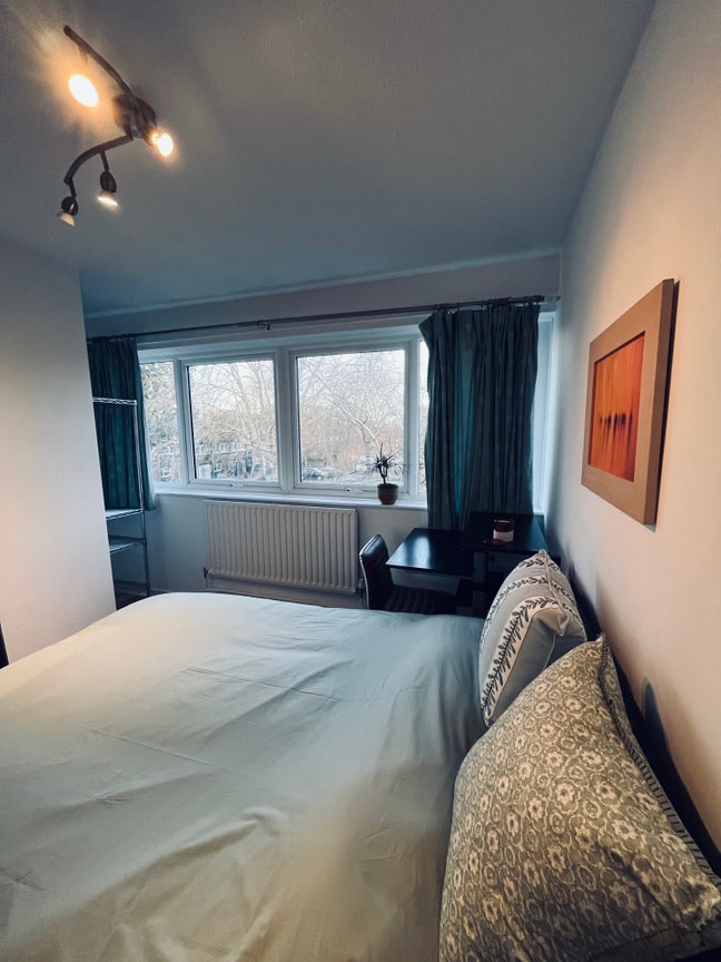 Double Room Southfields - Bills included  Main Photo