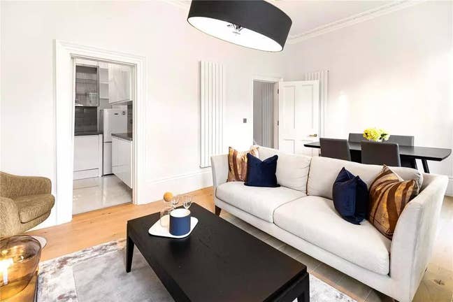 Room in Incredible Townhouse Main Photo