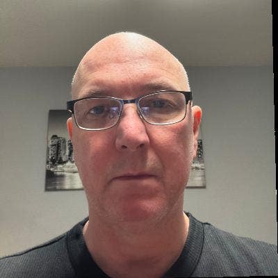 Professional Male seeks a single or double room Main Photo