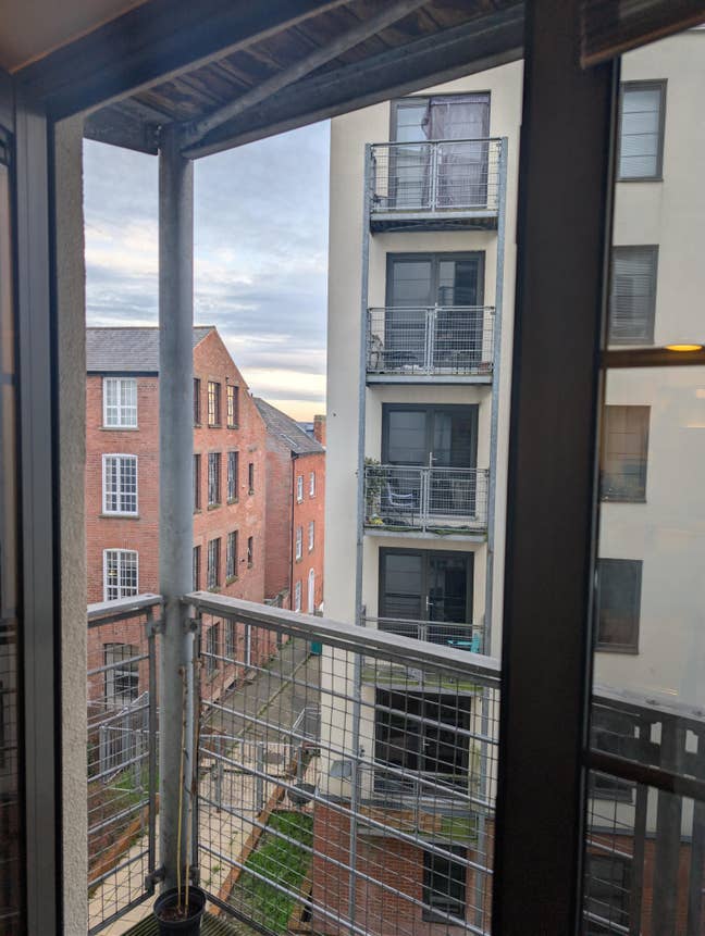 Queen Size Room To Let - 10 mins to City Center Main Photo