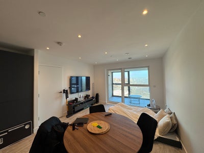 New Luxury 2 Bed 2 Bath Flat with Views- Kew - Feb Main Photo
