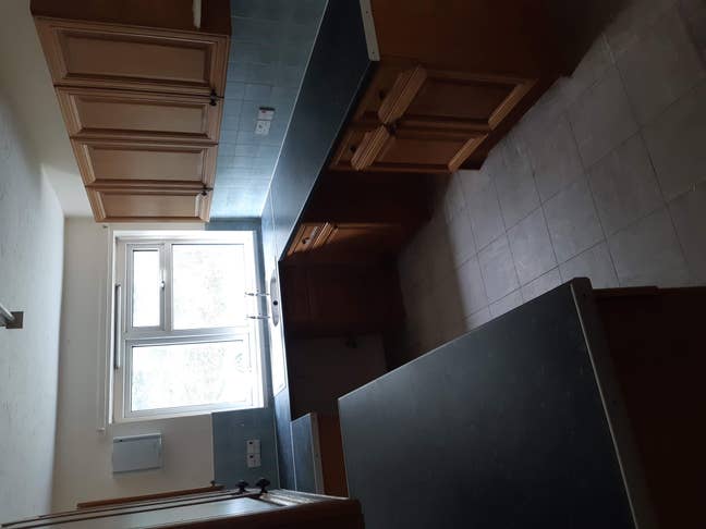 Large room available on weekly basis  Main Photo