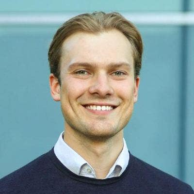 Young professional - easy to live with and fun Main Photo