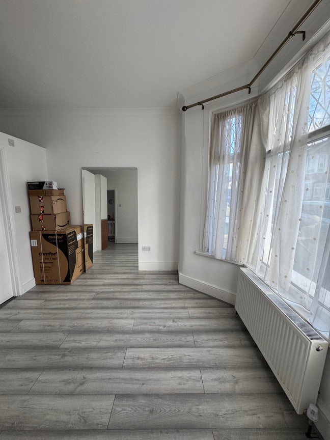 Renovated studio with new furniture Main Photo