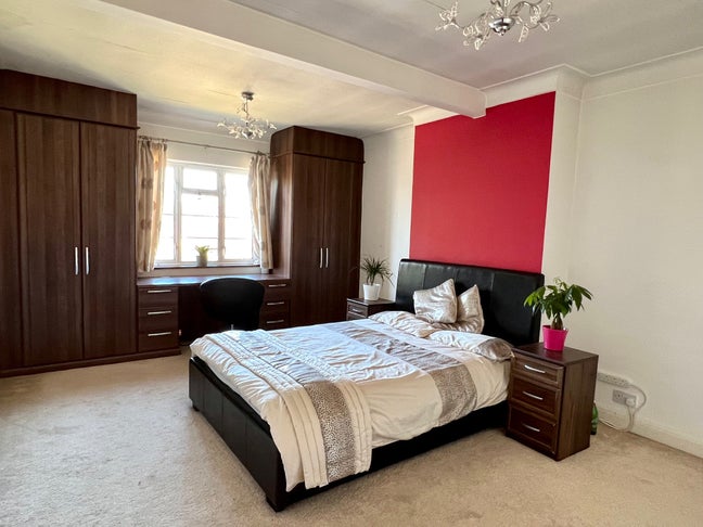 Beautiful Fully Furnished Spacious Double Bedroom Main Photo