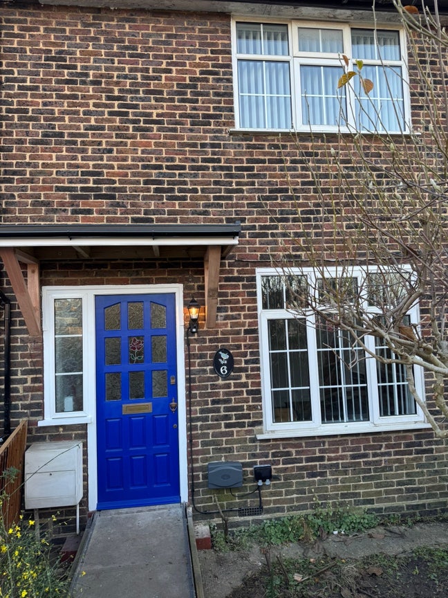 Newly refurbished 2 bedroom house SE3 Main Photo