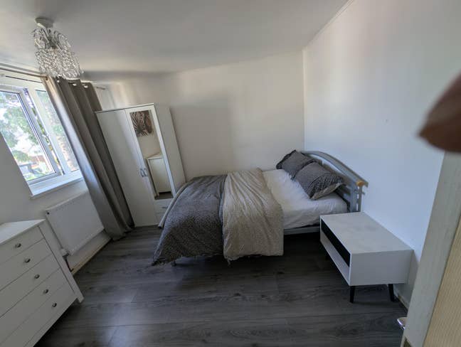 1 large furnished room to let in shared house Main Photo