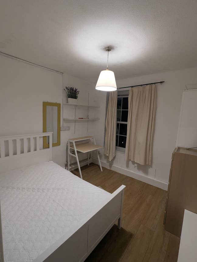  SE1 -  one  double  room  close  to  Tube  and  buses
 Main Photo