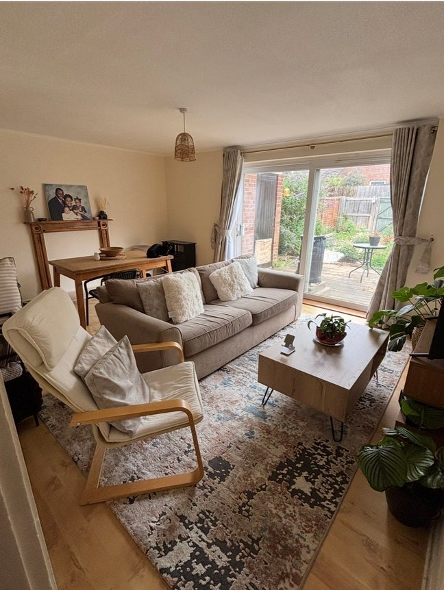 Large Double room available  Main Photo