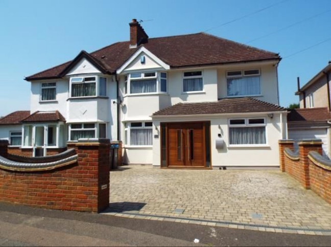 Newly refurbished modern six-bed HMO Main Photo