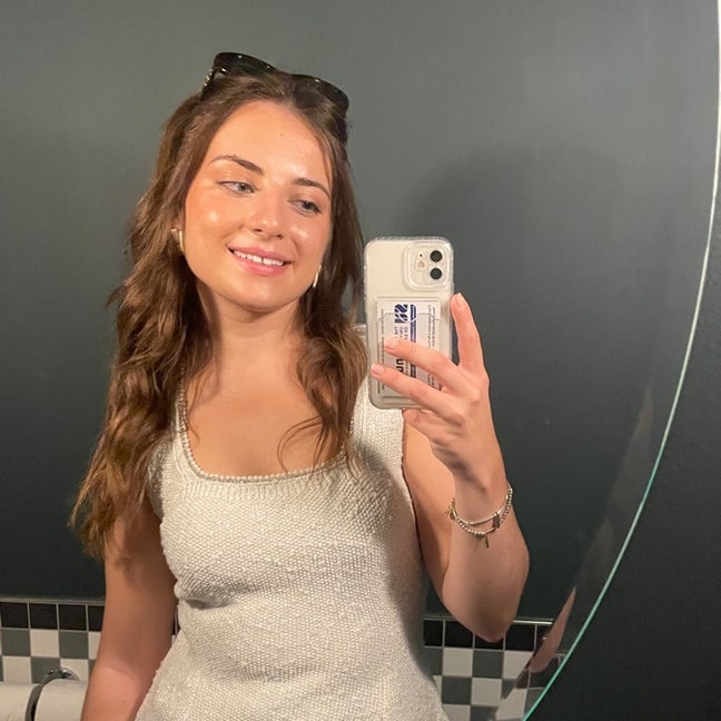 Looking for a room- Female professional early 20s Main Photo