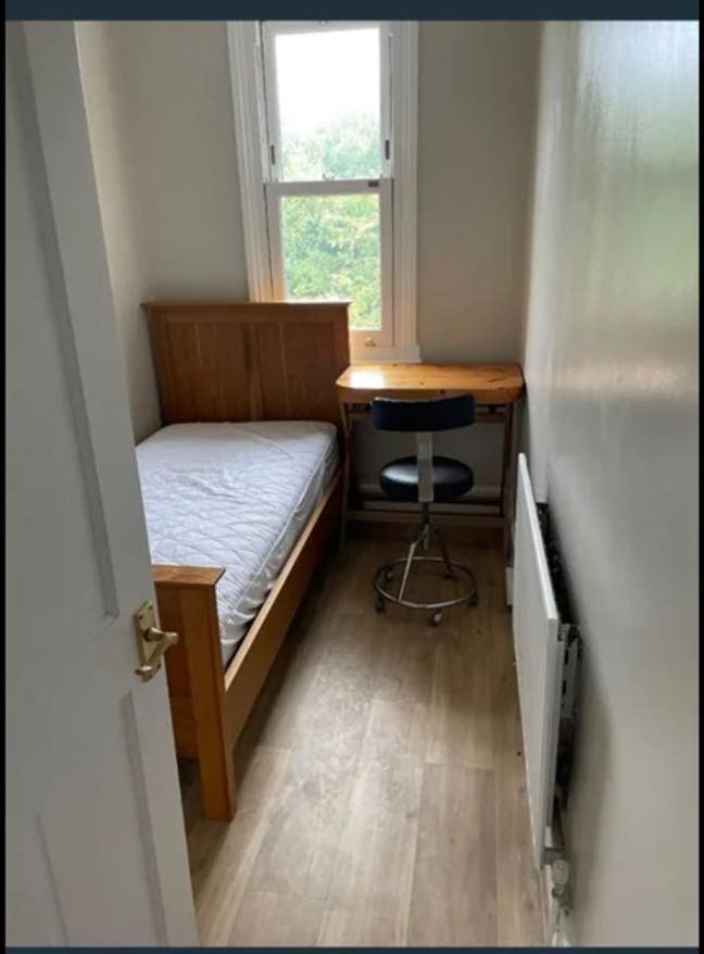 Single Room in a Shared House, GU4 8HQ Main Photo