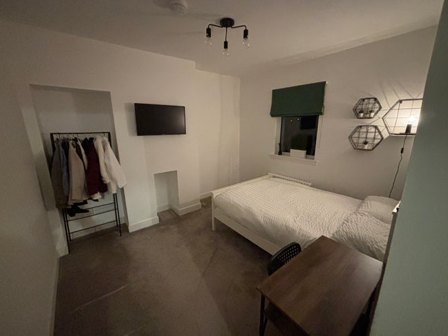 Double Bedroom with En-suite Bonnyrigg Main Photo