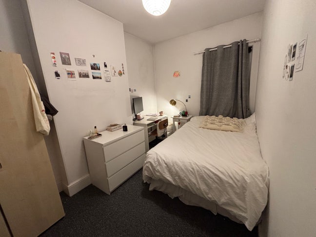 Room in friendly house share by Mill Rd (£525pm) Main Photo