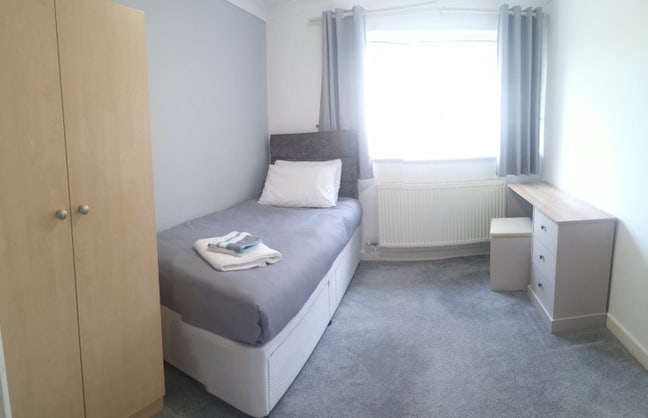 Beautiful single en-suite bills included  Main Photo