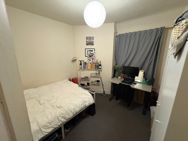 1 Bedroom in a 2 bedroom flat in Sydenham SE26 🫐 Main Photo