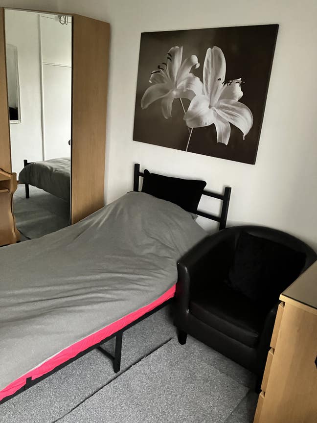 Room for rent.Walking distance to Uni etc…. Main Photo