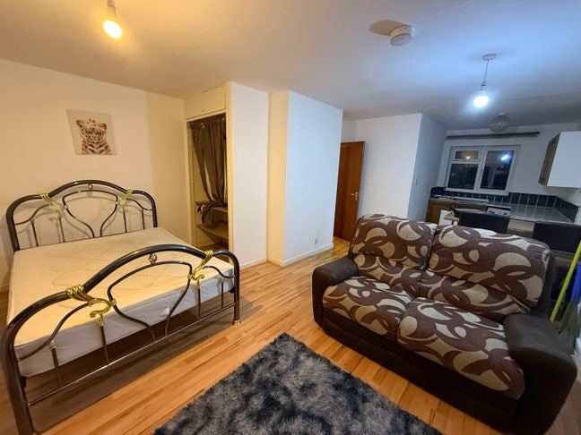 Flat Belgrave Suitable for Couples  Main Photo