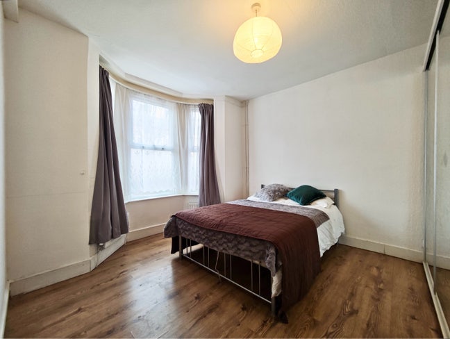 Rooms Available in W5! Main Photo