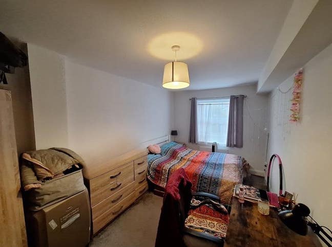 Spacious, all bills included en-suite room Main Photo