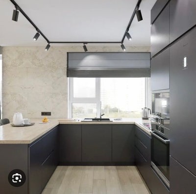 **🏡Superb 5 bedroom house in Gillingham 🏡** Main Photo