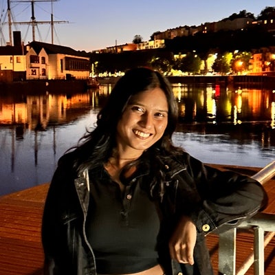 I am a professional female aged 24. I am look... Main Photo