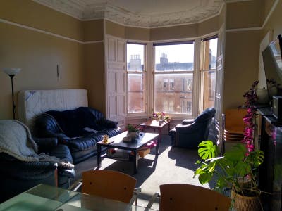 Double bedroom in beautiful friendly flat Main Photo